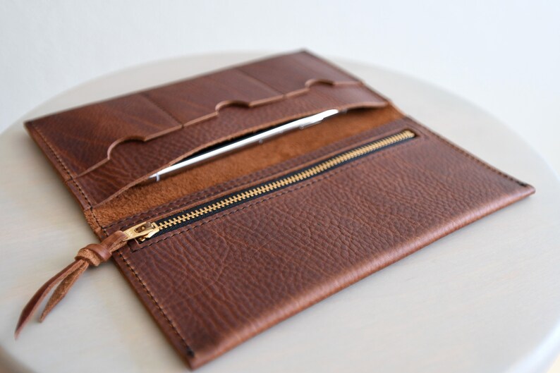 Cartera de cuero para teléfono con bolsillo para teléfono y bolsillo con cremallera Rustic Red