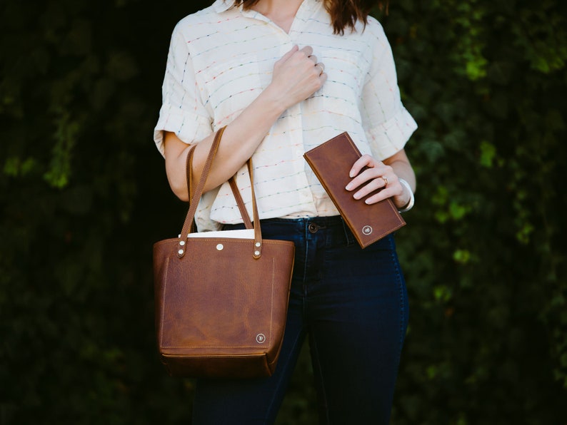 Leather Wallet with Phone Pocket and Zipper Pouch image 2