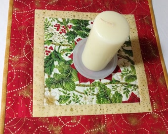 Dessus de table matelassé de Noël et suspension, rouge, vert + crème métallisé, cadeau de mariage, décoration de courtepointe élégante, cadeau d'hôtesse, courtepointe faite main