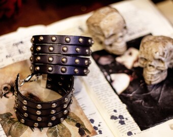 BLACK LEATHER BRACELET