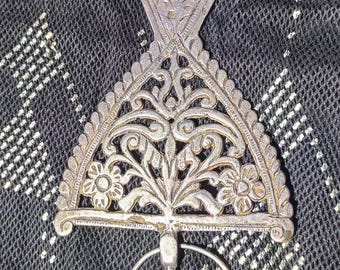 Floral Constantino amazigh fibula