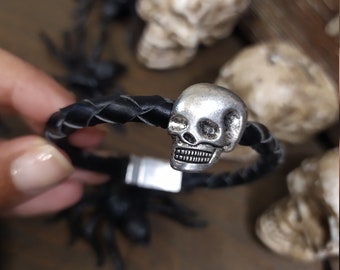 LEATHER SKULL BRACELET