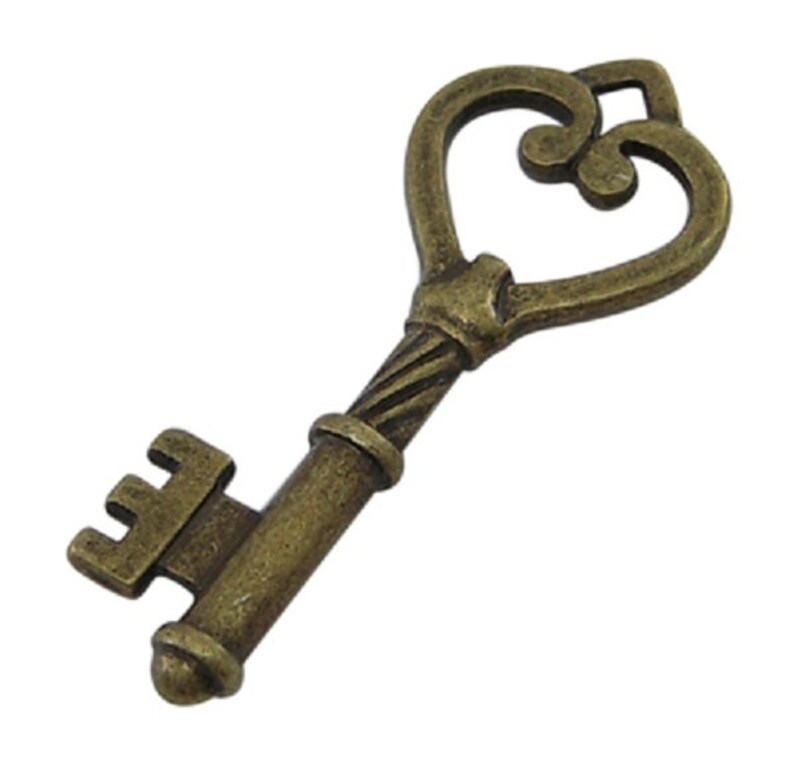 10 x Antique Bronze Love Heart Key Charms Steampunk Alice In Wonderland