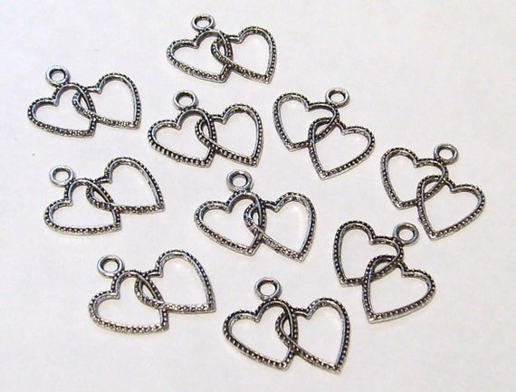 20 X TIBETAN STYLE SILVER COLOUR HEART CHARMS//PENDANTS,FILIGREE HEART,VALENTINE