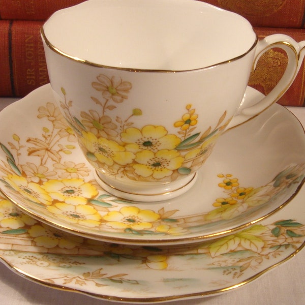 Bone China Tea Set Trio, Teacup, Saucer and Plate by Roslyn Bone China.  Pattern Rita.  Pretty Primroses. 1940's - 1950's