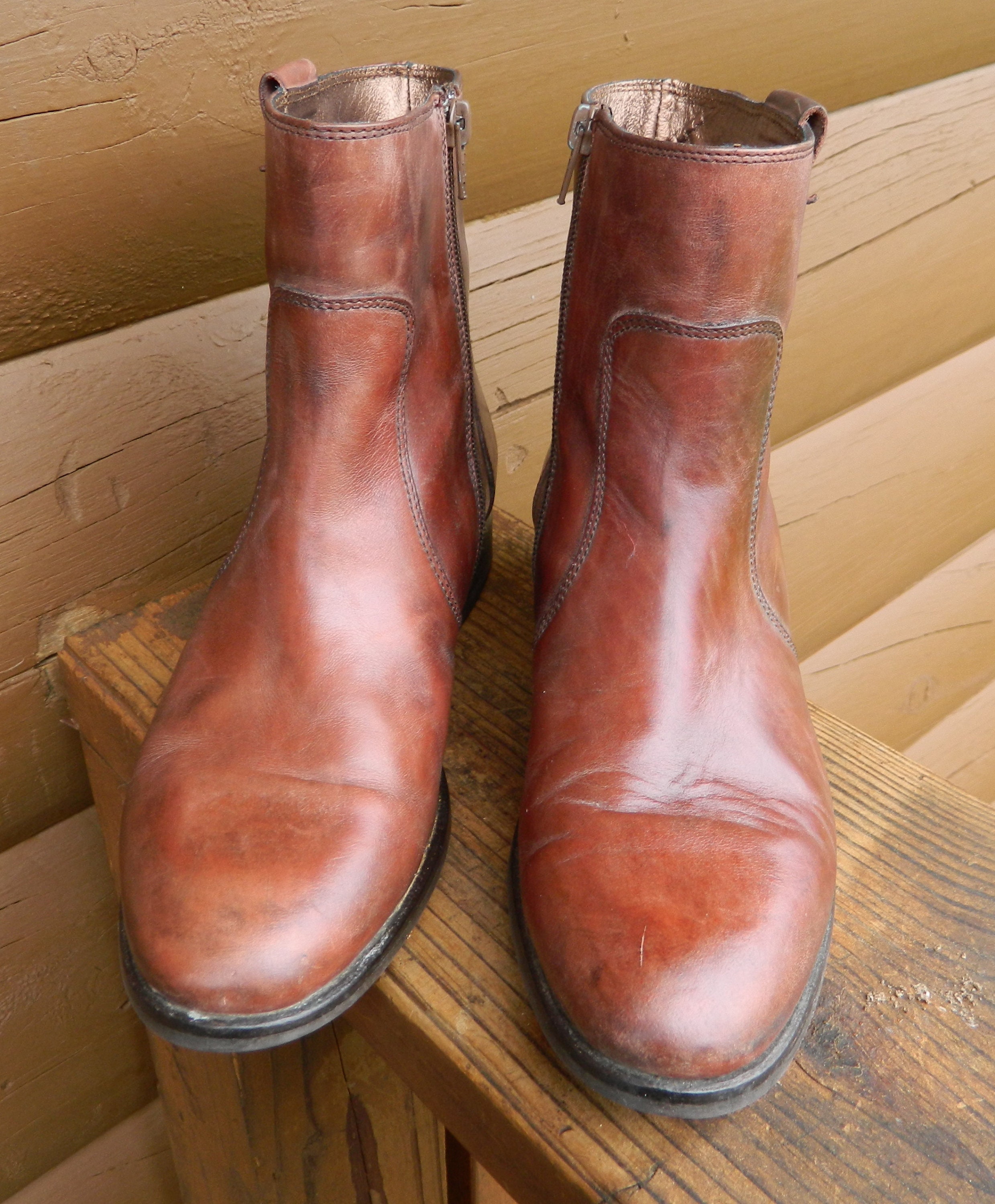 Toloni boot shop