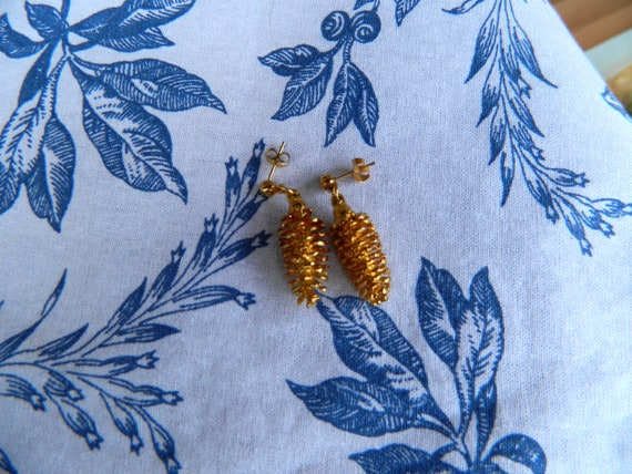 Lovely Real Pine Cone Earrings in Gold - Vintage … - image 2