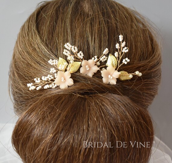 Blush Flower Bridal Hair Pins: Gold Leaves & Pearl Accents  display picture 1