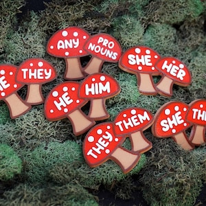Mushroom Pronouns Pins - She/Her, He/Him, They/Them, Any - 3D printed - Cute, Cottagecore, Fairy, Nature, Toadstool
