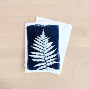 Carte de voeux cyanotype de feuille de fougère faite main, impression botanique de 5 x 7 po, cadeau pour amoureux de la nature, art inspiré de la nature, carte de correspondance de plante