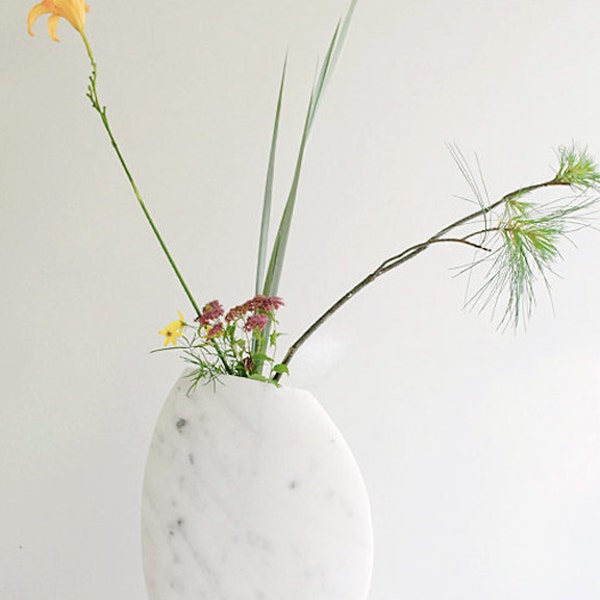 Classy Timeless Minimalist White Marble Sculpted Vase, Modern Marble Vase, Marble Ikebana Sculpture, Simple Elegant White Marble Vase, Gift