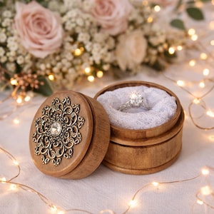 Caja para anillos de compromiso - Caja redonda de madera rústica para guardar joyas, ideal para bodas y propuestas
