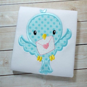 Diseño de bordado a máquina con aplique de pájaro con carta de amor