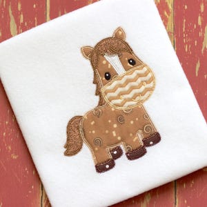 Horse vintage stitch appliqué machine embroidery design