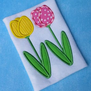 Design de bordado à máquina com apliques de 2 tulipas