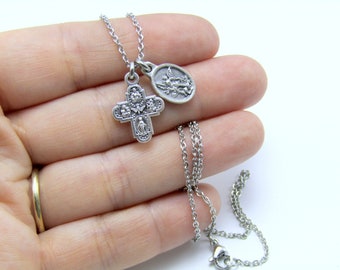 ネックレス・ペンダント [MERRYMOTIVE] 5 identity pendant surgical steel Necklace Tiny 5-way Cross and Medal - Stainless Steel Chain