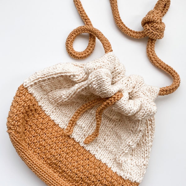 KNIT PATTERN• Charter Bucket Bag. easy knit pattern, pic tutorial included• ties multi ways, worsted weight yarn •Whistle and Wool