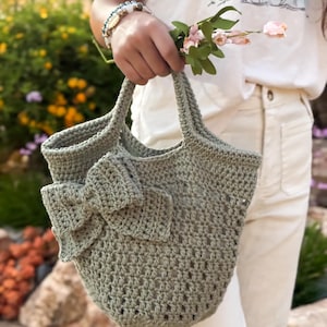 Crochet Tote Bag Pattern • Bowtiful Tote, dk held double (PDF Pattern)