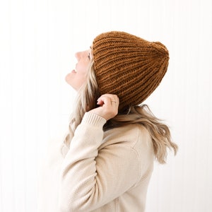 PATRÓN DE TEJIDO• Gorro Viento Norte • gorro tejido• gorro redondo principiante • disminución decorativa• Se adapta de niño a adulto • Silbato y lana