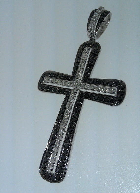 14k white gold black and white  diamond cross pend