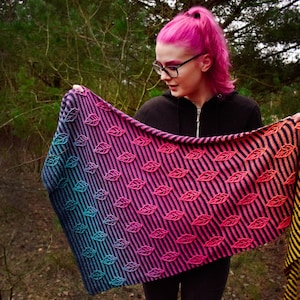 Crochet shawl PDF pattern: Glowing Leaf shawl (ENG US terms and Dutch)
