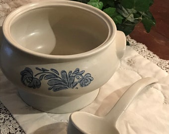 Pfaltzgraff Yorktowne Dishes,  Yorktowne Vintage Soup Tureen and Ladle, White and blue Vintage bowl, Pfaltzgraff Stoneware