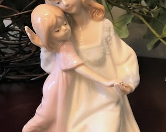 Mother and Child Paul Sebastian Figurine, Vintage Porcelain Meico Statue, Soft Colored LLadro Style Figurine, Mother Daughter Porcelain