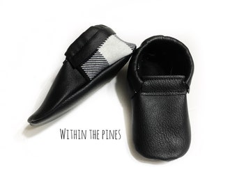 Black & White Plaid Moccasins - Plaid Baby Shoes - Black Loafers - Lumberjack Baby - Baby Shower Gift - Fall Moccs -Black Moccasins - Moccs