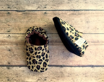 Cheetah Baby Shoes - Cheetah Baby Moccs - Cheetah Moccasins - Leopard Baby Shoes - Stay on Booties - Animal Baby Shoes - Girl Baby Shower