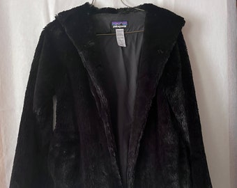 Black fuzzy patagonia sale