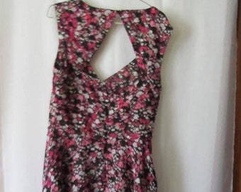 sz M Dress Cut outs Flowy dress Peep holes sz 8 Medium size dress black pink Floral dresses White house Black Market sz M Summer dress