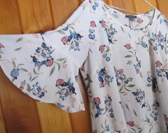 White Floral Blouse sz 16 Blouse Bell Sleeve Sheer Blouses and Tops Womens sz XL 16 Blouse Womens sz 16 Womens Long Sleeve Blouse womens xl