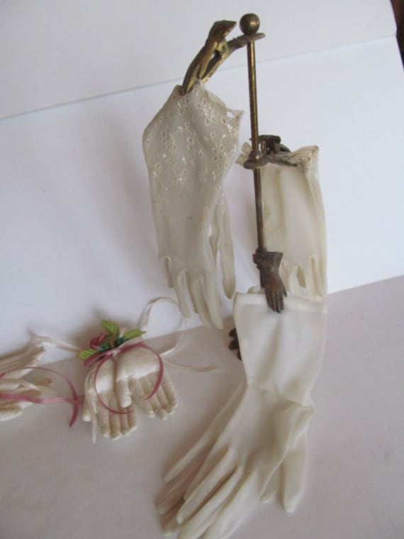 Delicate Dainty Ecru Gloves Victorian Wedding Acc… - image 1
