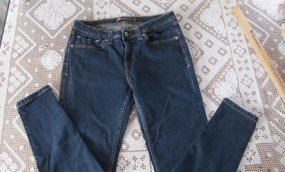 Skinny Jeans 27 waist Very Comfy Levi Strauss Jea… - image 2