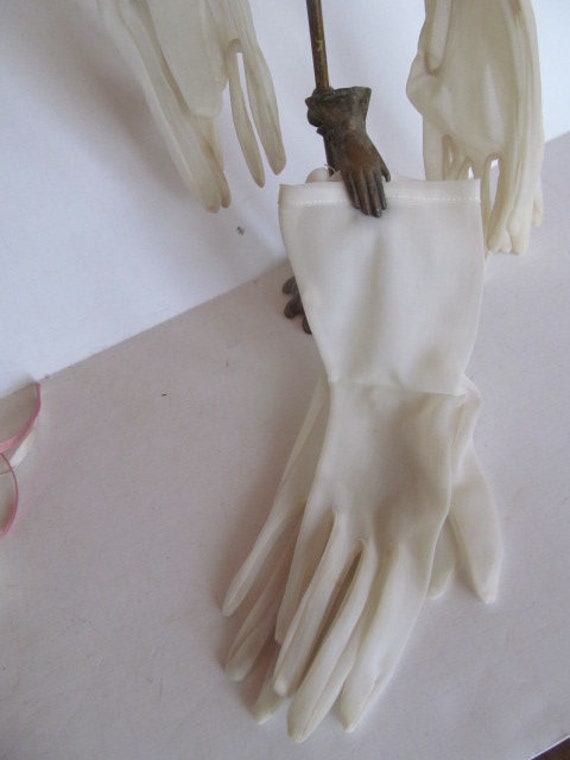 Delicate Dainty Ecru Gloves Victorian Wedding Acc… - image 2