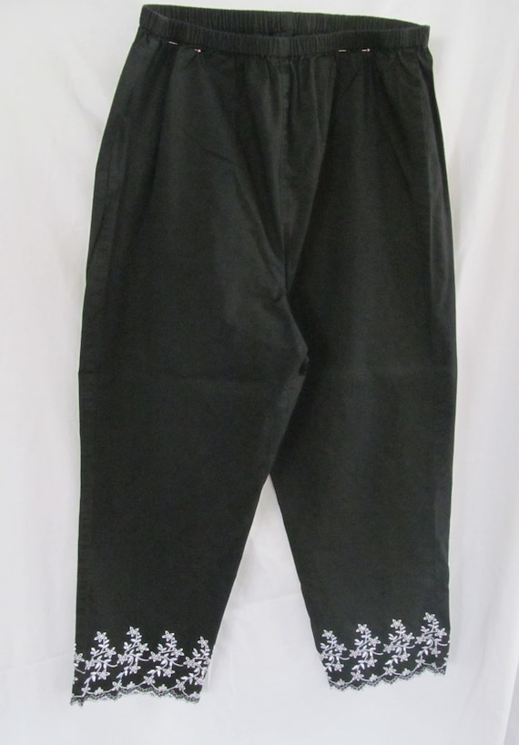 Black White Eyelet Trim Womens Capris Size M Capr