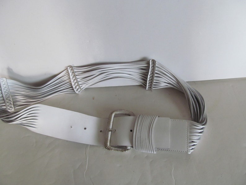 White Leather Belt Vintage Leather Belt and Buckle womens - Etsy España
