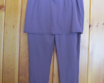 Wine Burgandy Leggings Attatched skirt sz M Leggings Womens size M Leggings Work out Clothes Athletic Bottoms sz Medium