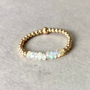 OPAL BEAD RING, delicado anillo de apilamiento de oro, anillo de perlas, regalo para ella, anillo de amistad, anillo relleno de oro rosa ópalo, regalo para su anillo imagen 1