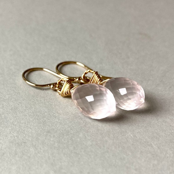 BOUCLES D'OREILLES ROSE QUARTZ OR, boucles d'oreilles remplies d'or, pierre précieuse de quartz rose, boucles d'oreilles d'anniversaire, briolette lustre, cadeau pour elle, pierre précieuse rose