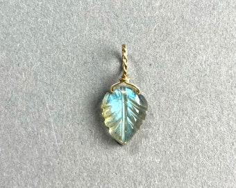 LABRADORITE LEAF PENDANT, Boho summer necklace, gift for her, unique handmade piece, 14K Gold filled, carved gemstone Labradorite, one piece