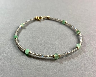 PULSERA DE ESMERALDA LABRADORITA, Relleno de oro, Regalo para ella, Pulsera de piedras preciosas, Pulsera de apilamiento, Pulsera de cuentas delicada, Verano boho, Único en su tipo