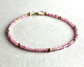 BRACELET ROSE TOURMALINE, bracelet perlé délicat, cadeau de bijoux pour elle, pierre précieuse rose, cadeau pour elle, bracelet d'amitié été