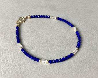 PULSERA LAPIS LAZULI, pulsera con cuentas llenas de oro, cristal de roca, piedra preciosa azul oscuro, regalo para ella, pulsera de verano, hecha a mano