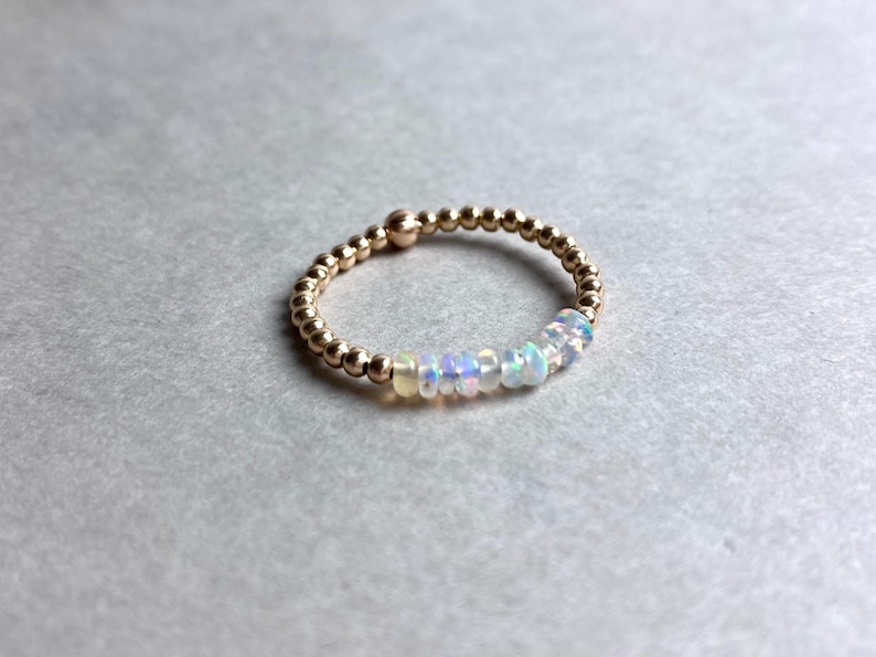 OPAL BEAD RING, delicado anillo de apilamiento de oro, anillo de perlas, regalo para ella, anillo de amistad, anillo relleno de oro rosa ópalo, regalo para su anillo imagen 2