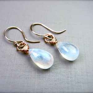 MOONSHINE earrings with moonstone droplets