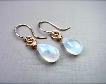 MOONSHINE earrings with moonstone droplets