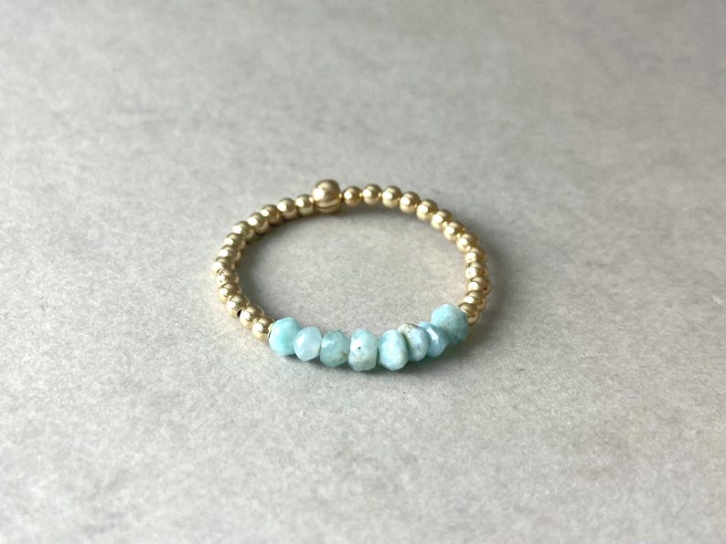 ANILLO LARIMAR, delicado anillo apilable de oro, anillo de perla estrecho, regalo para ella, anillo de la amistad, anillo de plata Larimar, anillo de oro rosa Larimar, azul imagen 3