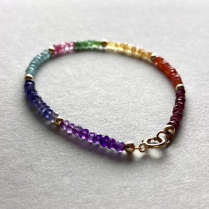 PULSERA CHAKRA GEMSTONE Relleno de oro, pulsera de piedras preciosas, piedras preciosas arco iris, zafiro amarillo, pulsera de piedra curativa, regalo para ella, apatita imagen 4