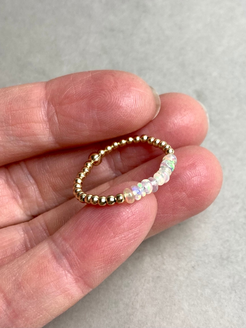 OPAL BEAD RING, delicado anillo de apilamiento de oro, anillo de perlas, regalo para ella, anillo de amistad, anillo relleno de oro rosa ópalo, regalo para su anillo imagen 5